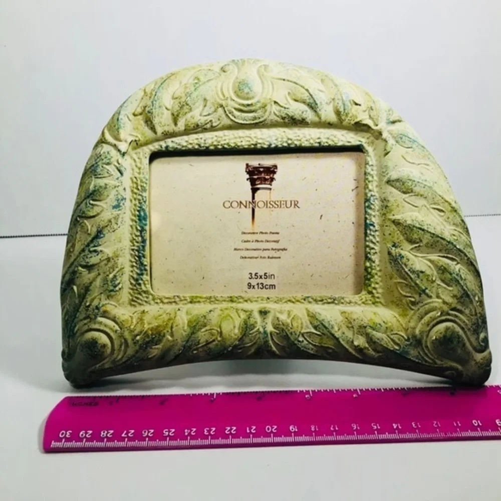 Connoisseur Picture Frame Unique Ceramic Design.